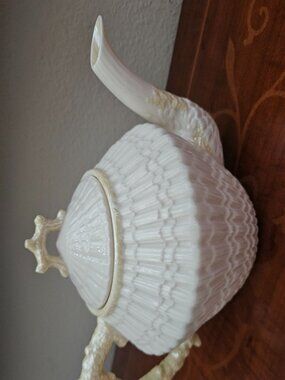 RARE ANTIQUE VINTAGE BELLEEK IRISH NEPTUNE PORCELAIN CORAL SHELL TEAPOT